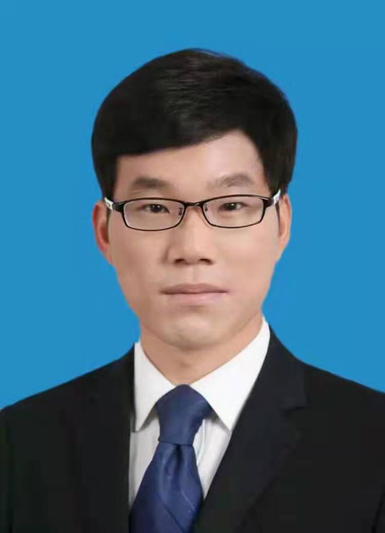 魏星光  专职律师