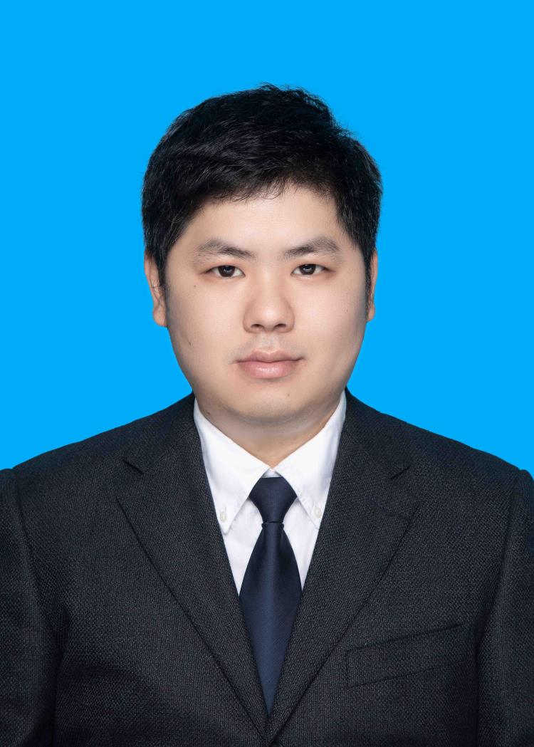 许良琦    主任助理  专职律师