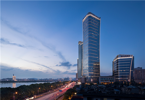 发力多元化业务 华远地产进军高端酒店业