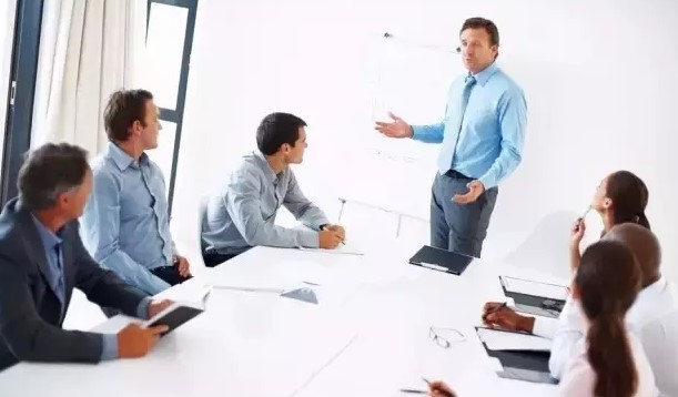 酒店的工作例会这样开