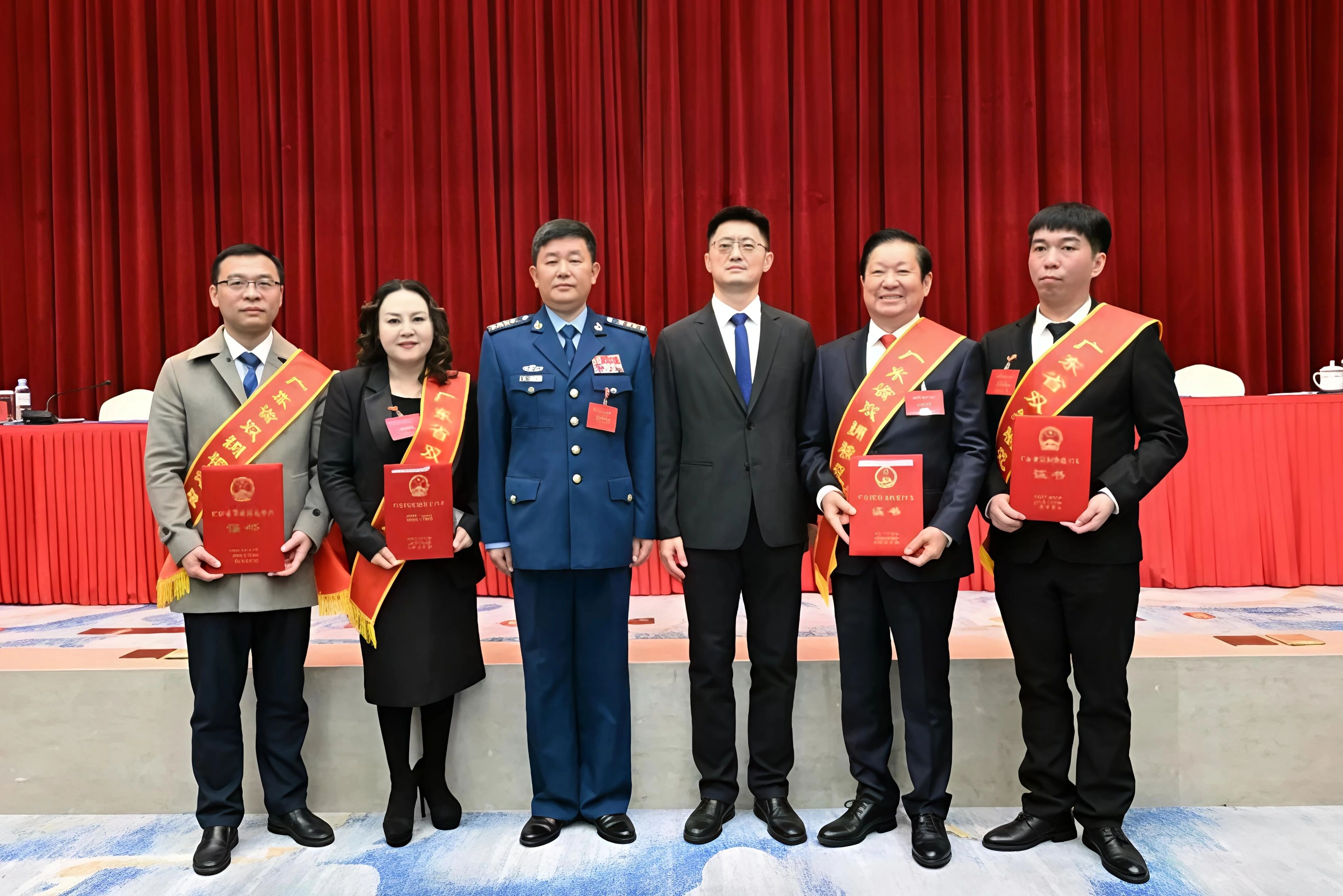 热烈祝贺深圳市人工智能产业协会 AI 大健康委员会会长陈琼荣获广东省双拥模范！