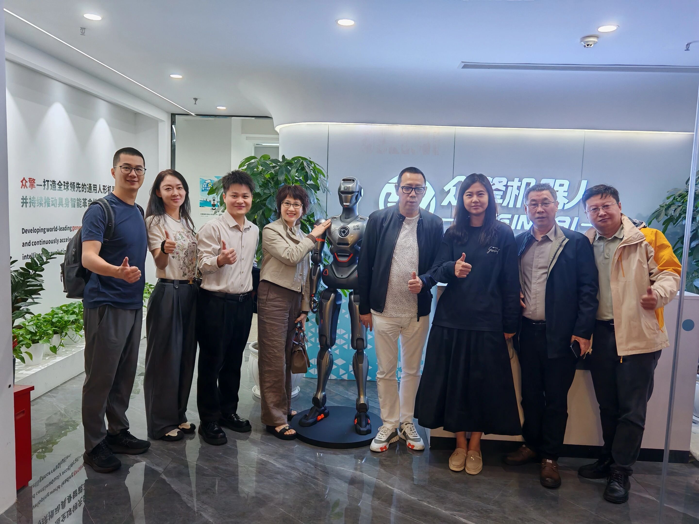【走访交流】协会执行秘书长俞永豪走访会员单位深圳市众擎机器人科技有限公司