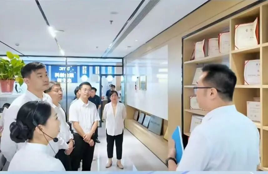 【会员单位】副会长单位丨东华实业集团：历下区委副书记、区长赵治文一行到济南国际人才创新中心调研