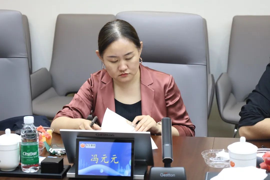 冯元元.JPG