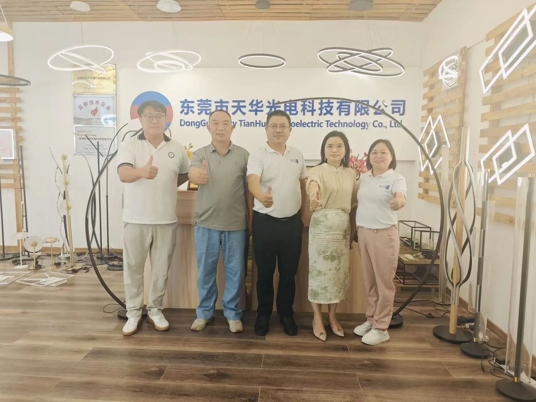 【走访交流】协会执行会长范丛明一行走访天华光电共话AI赋能光电制造产业升级