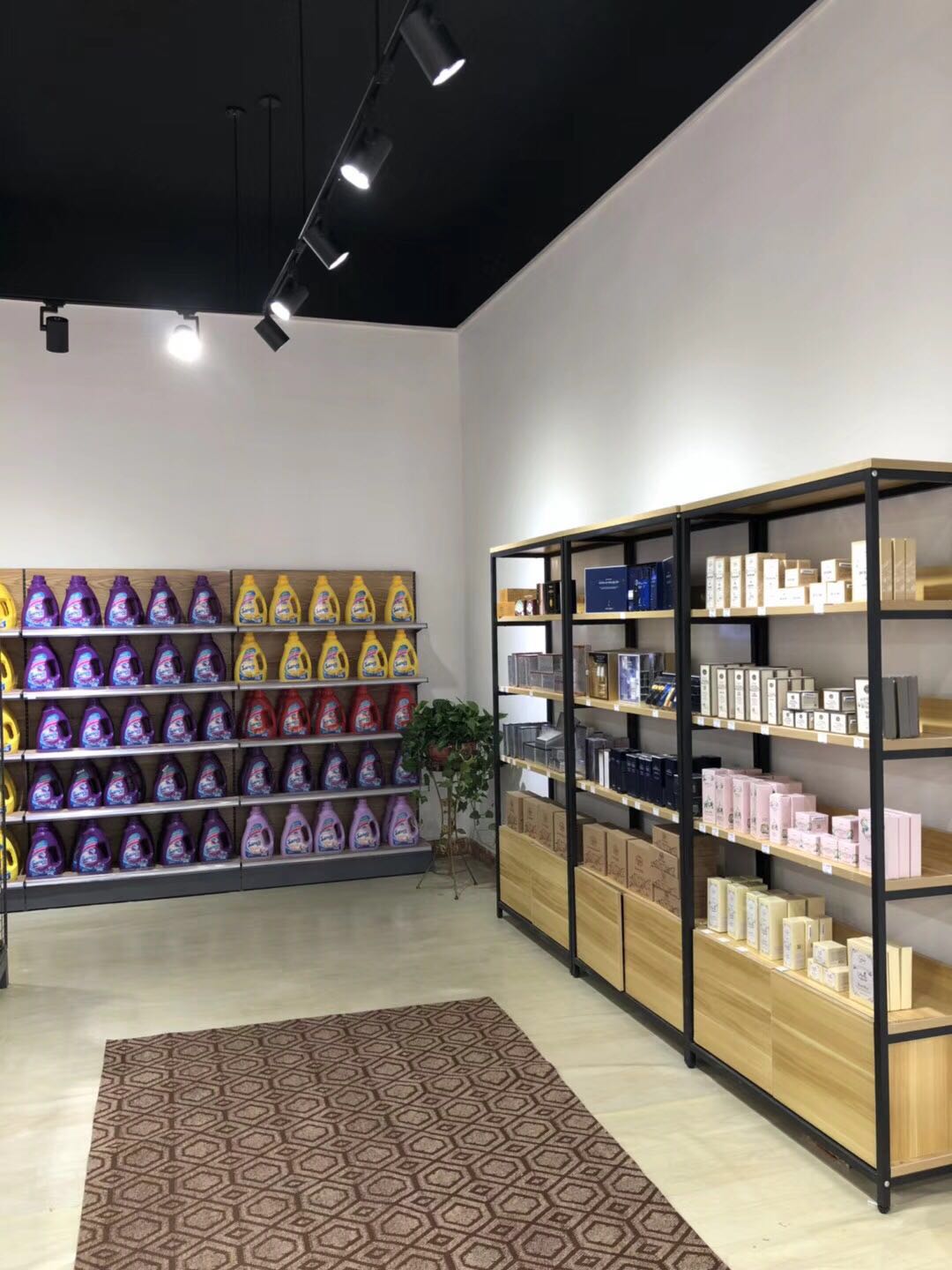 鸿威实体店客户