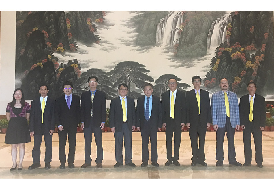 拜會中央人民政府駐澳聯絡辦公室