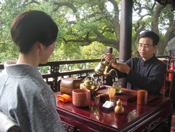 <span>公刘子先生与日本著名影星檀ふみ小姐品茗、论道</span>