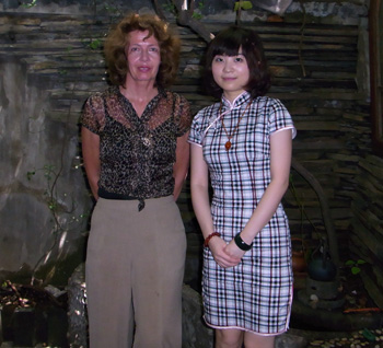 <span>国际中医协会副主席·英悟德博士与本苑茶师在一起</span>