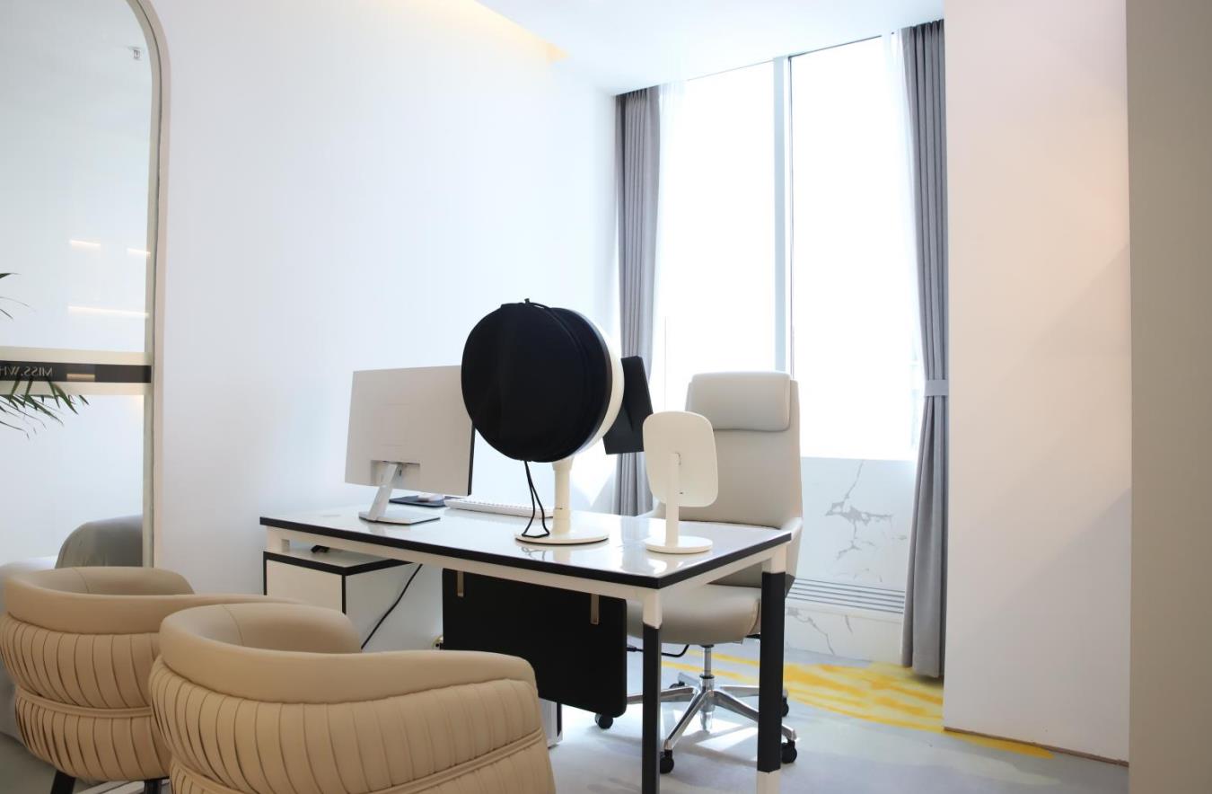 白小白万象城店内部环境