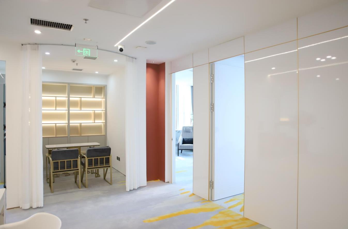 白小白万象城店内部环境