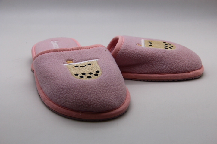 INDOOR SLIPPERS