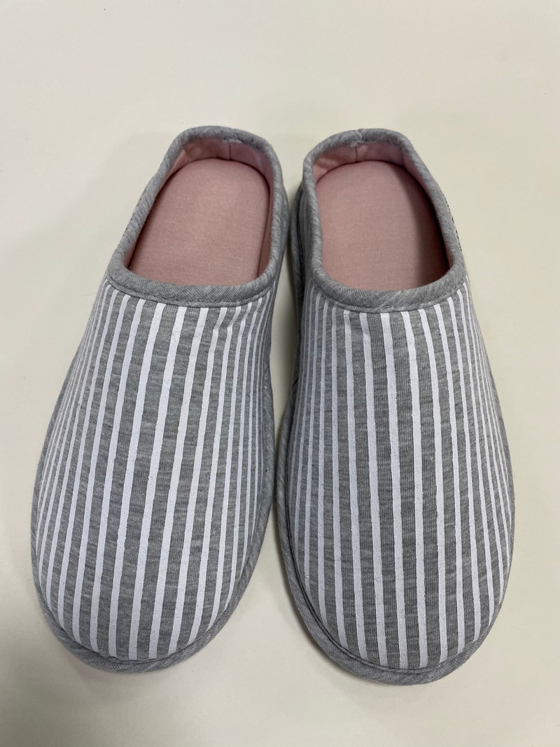 INDOOR SLIPPERS