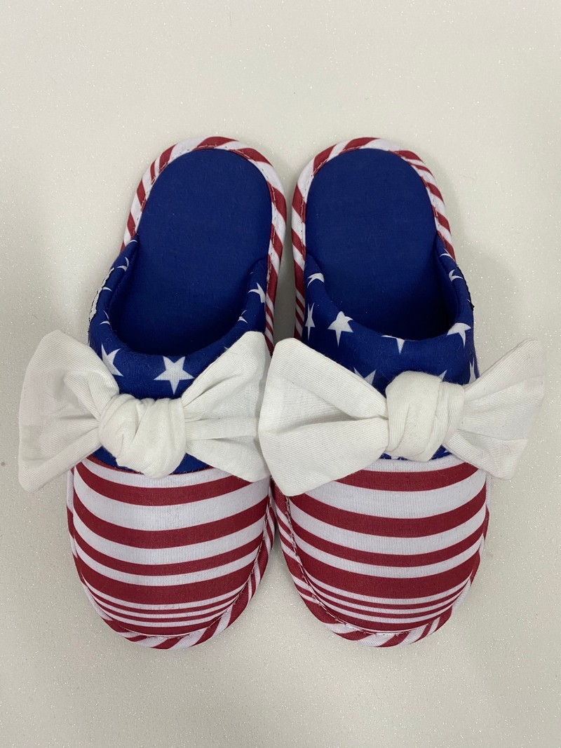 INDOOR SLIPPERS