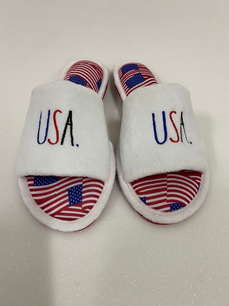 INDOOR SLIPPERS