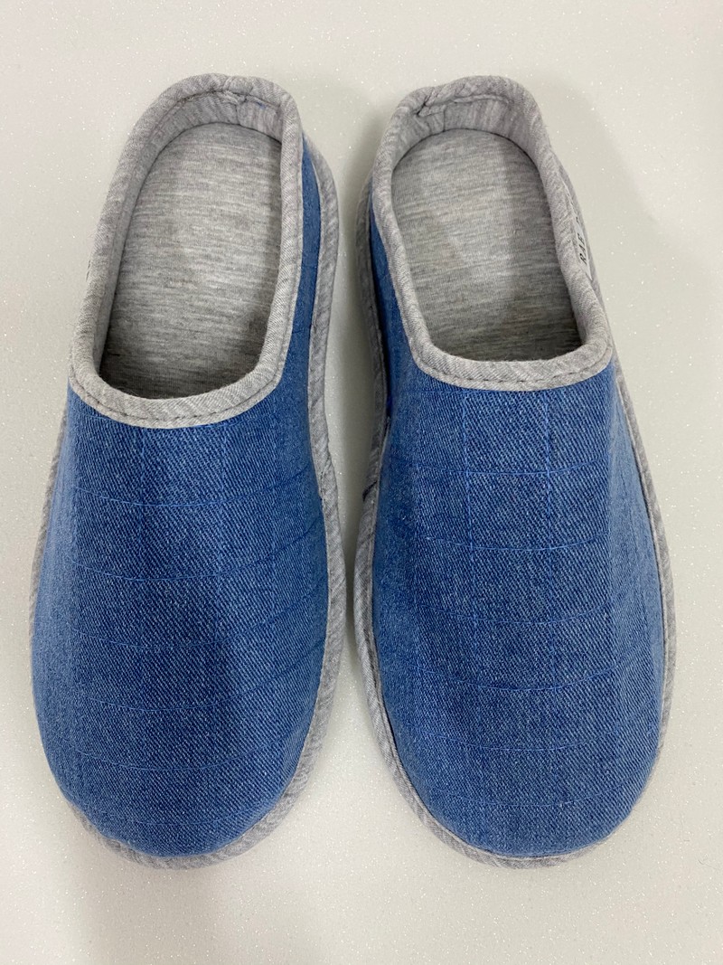 INDOOR SLIPPERS