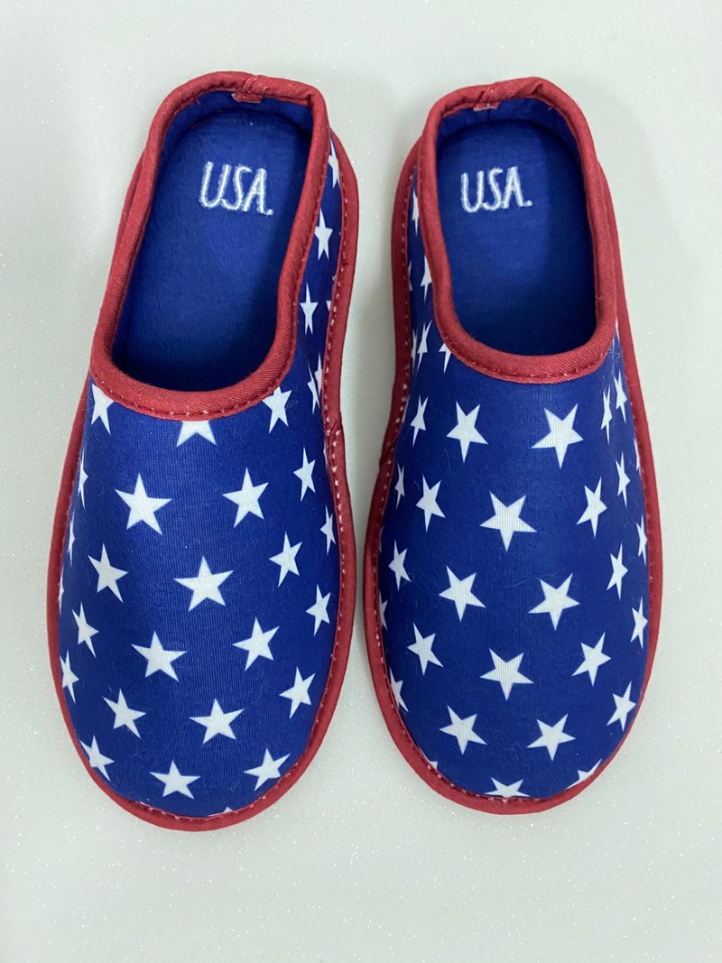 INDOOR SLIPPERS