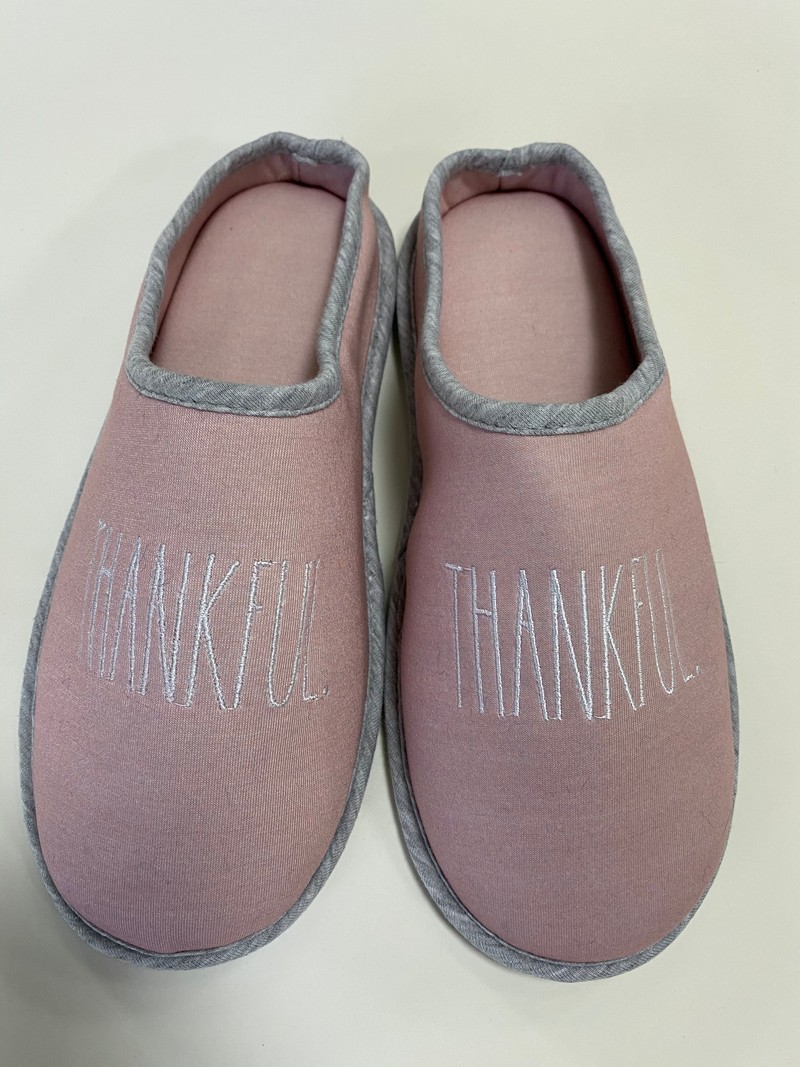 INDOOR SLIPPERS
