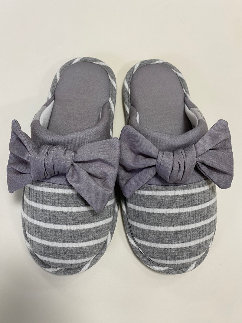 INDOOR SLIPPERS