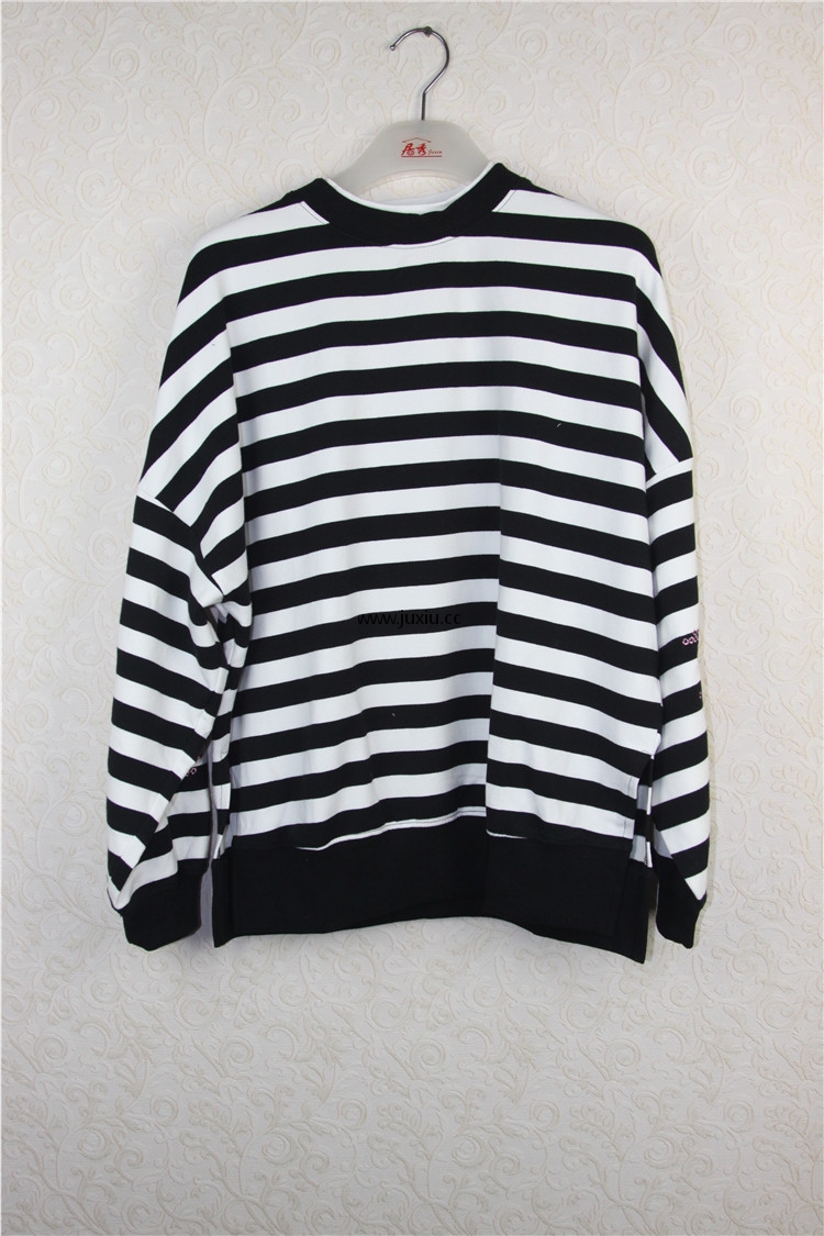 38W873192138周条纹绣花上衣