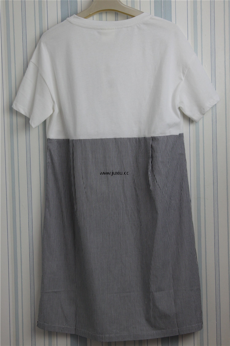 128204A1400353[君心]立体金色字母印花棉质条纹长上衣