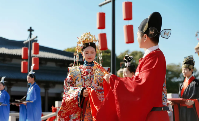 0元体验中式婚礼！限量免费名额：穿上凤冠霞帔，亲历「刘备招亲」
