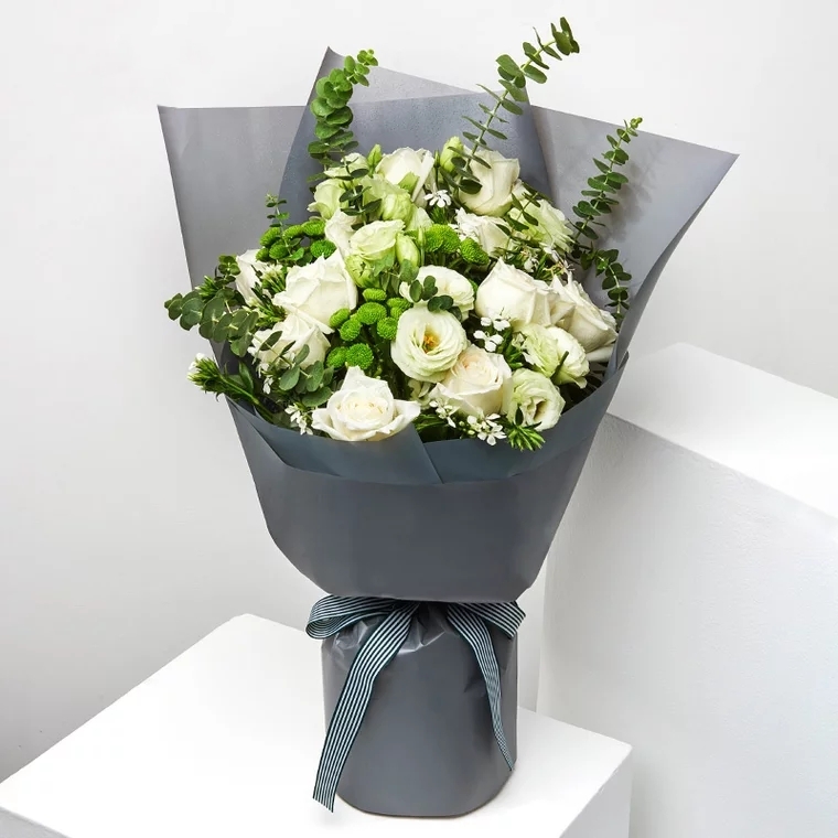 月光女神/11朵白玫瑰花配洋桔