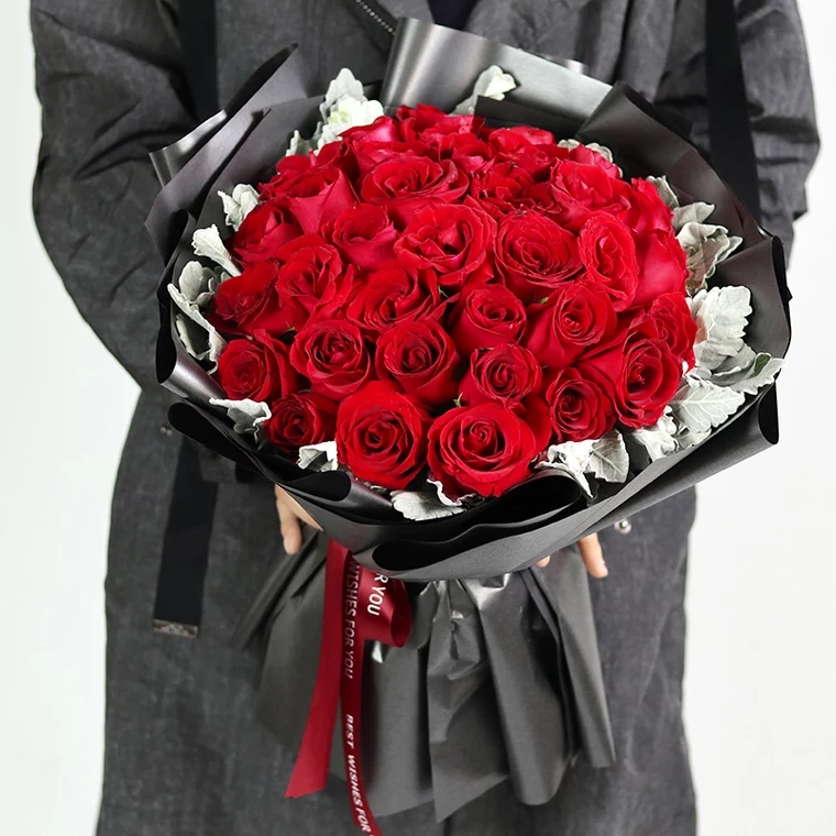 坠入爱河——29朵玫瑰花，精美包装纸，蝴蝶结扎束