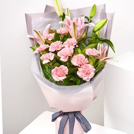 青春无限-6朵百合花+11朵粉