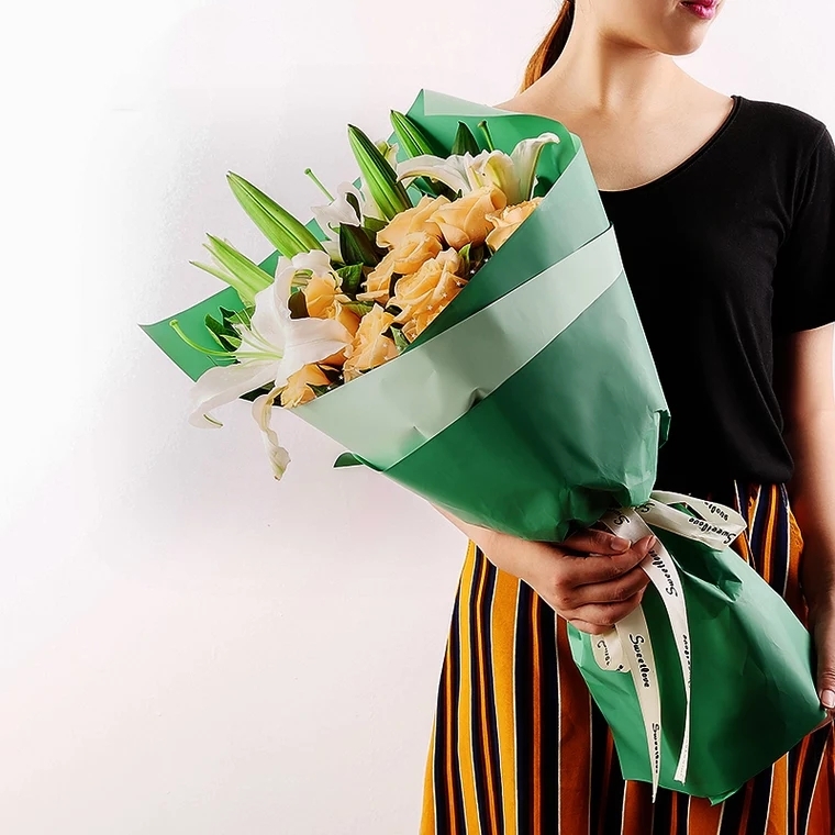 初心不改/6朵百合花加12朵香