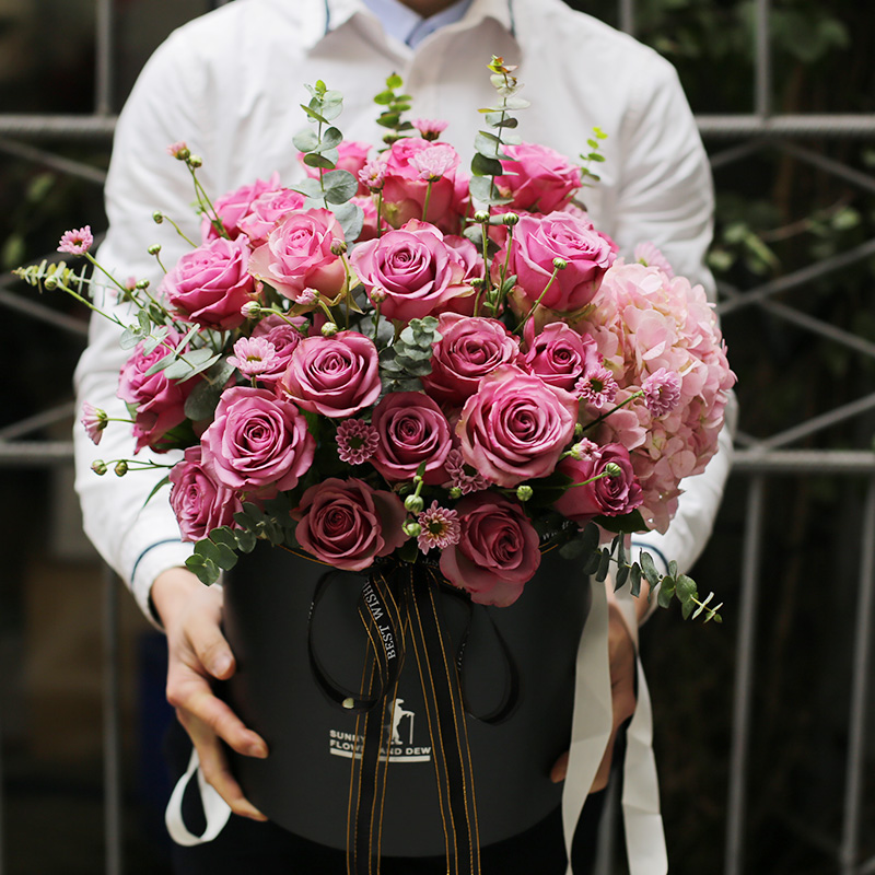 真情绽放-33朵紫玫瑰花抱抱桶