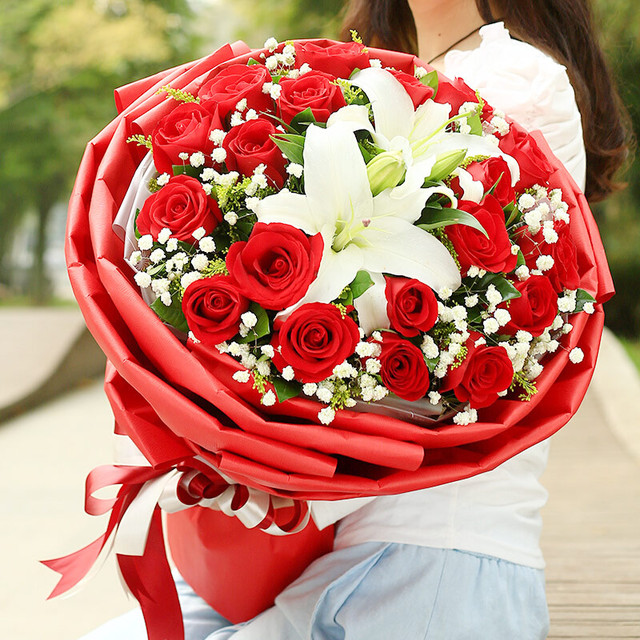 为爱告白-19朵红玫瑰花，6朵香水白色百合花，满天星、栀子叶