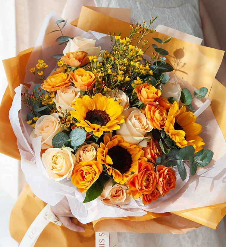 一路向阳/3朵向日葵9朵香槟玫