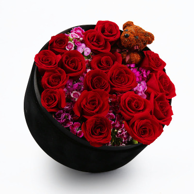 甜蜜花园——18朵红玫瑰花配苔藓小熊高档礼盒盛放