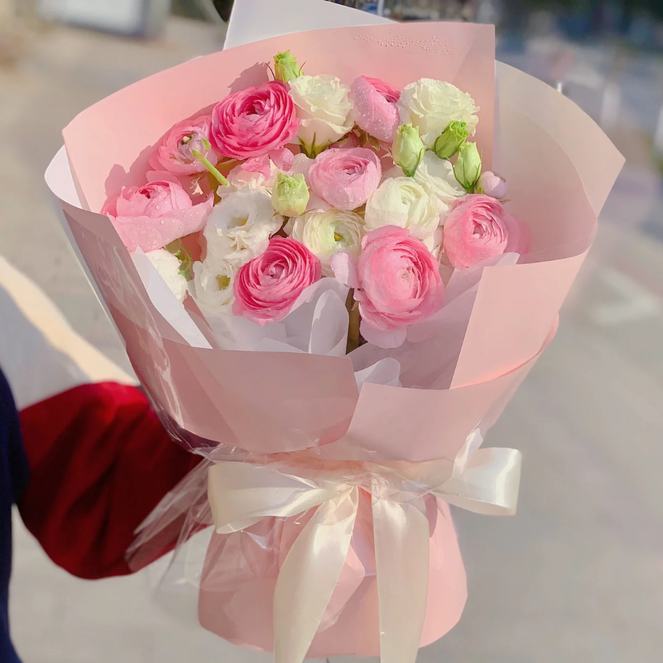 粉嫩少女/粉色白色洋牡丹配洋桔梗精美花束包装