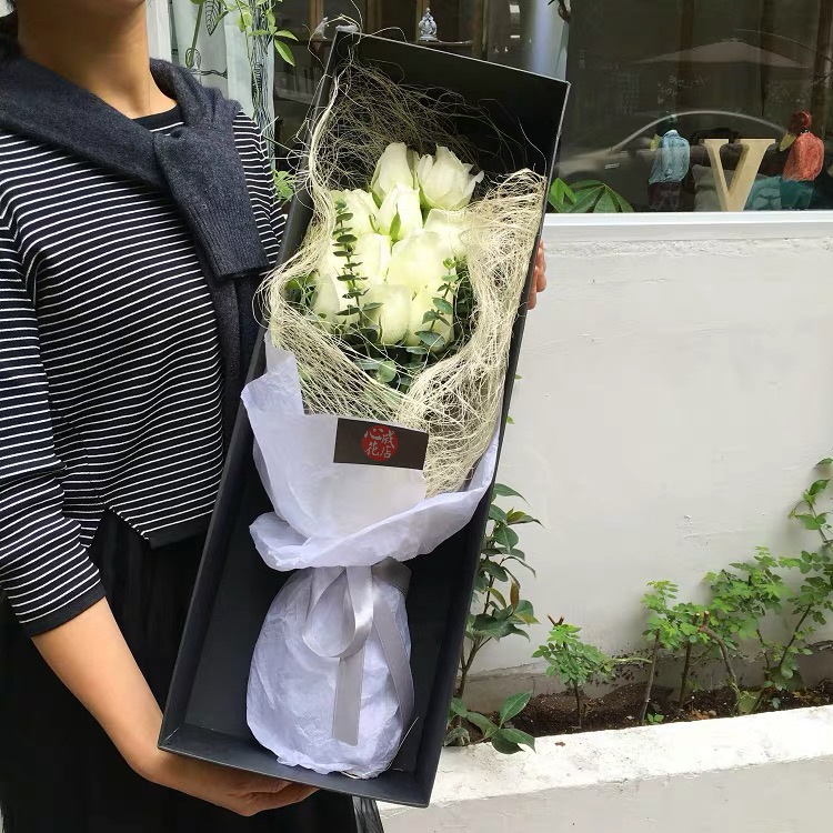 幸福相伴-11朵白玫瑰花精美礼
