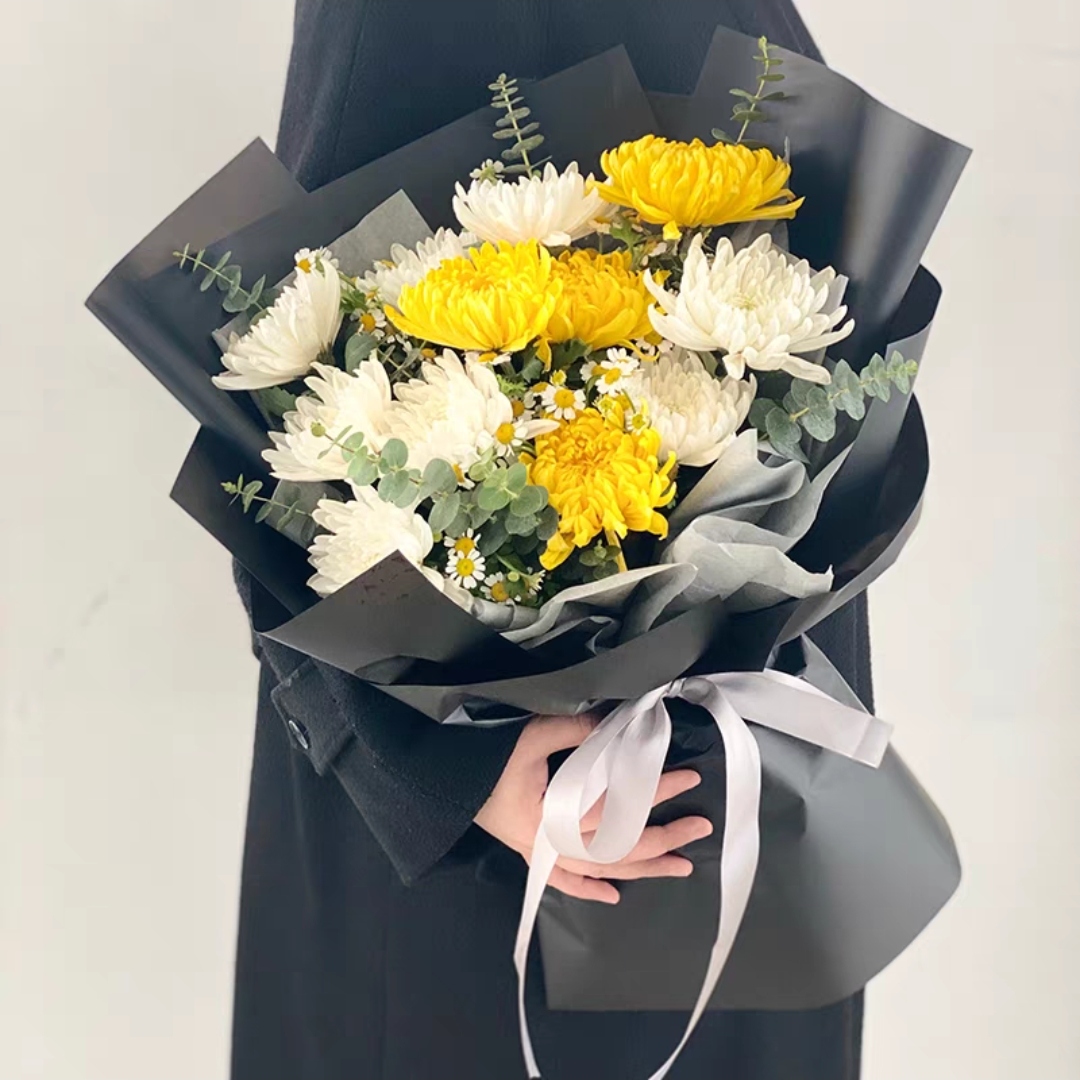 永远怀恋/13朵黄白菊花搭配配花精美花束包装 002