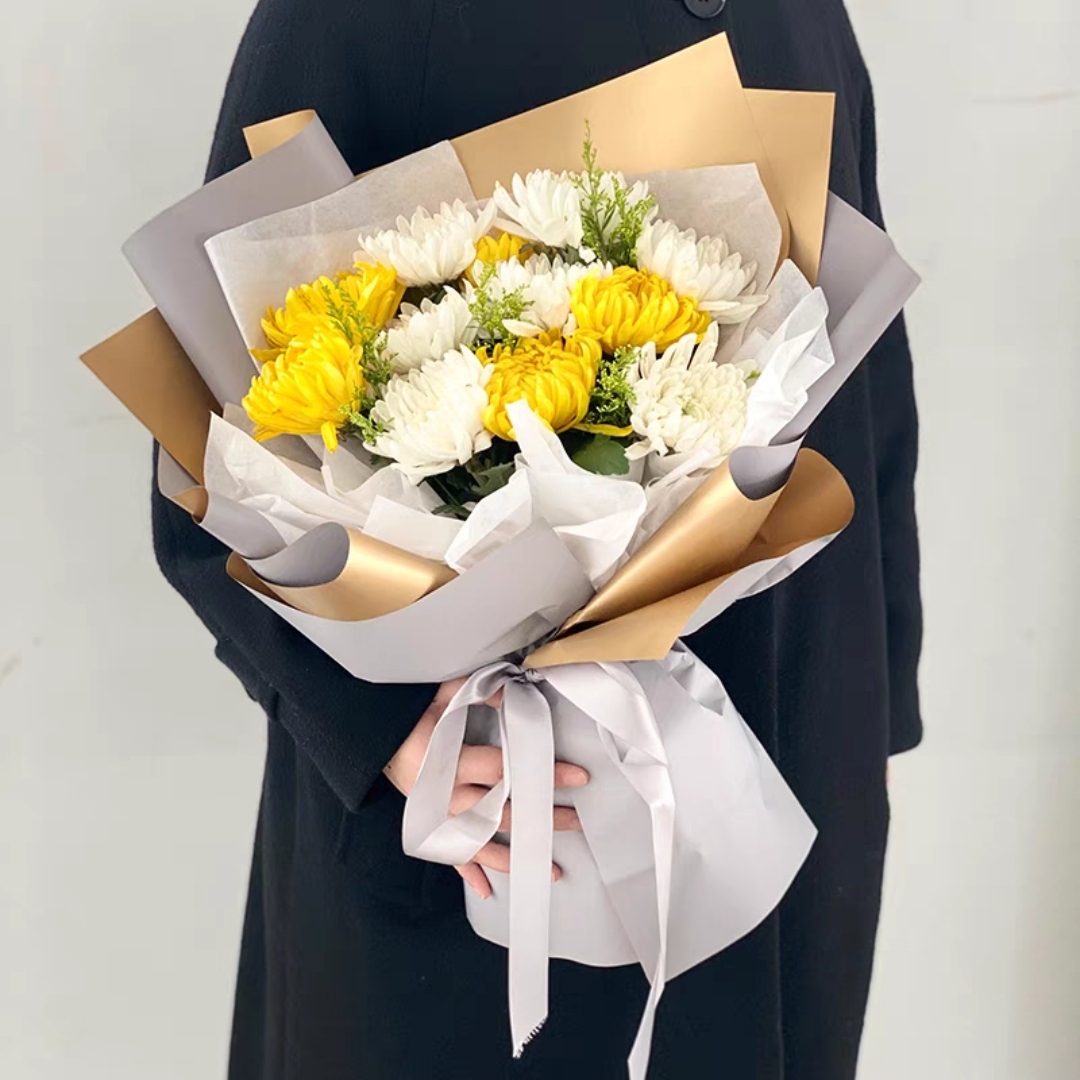 永远怀恋/11朵黄白菊花精美花束包装 004