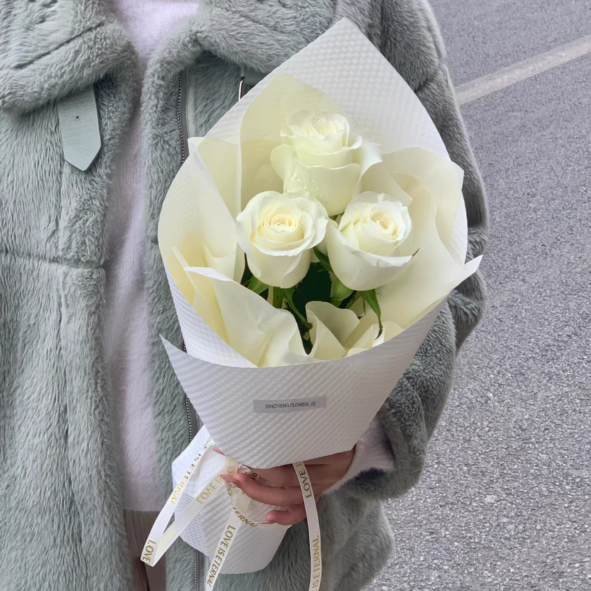 女神驾到/3朵白玫瑰精美花束包