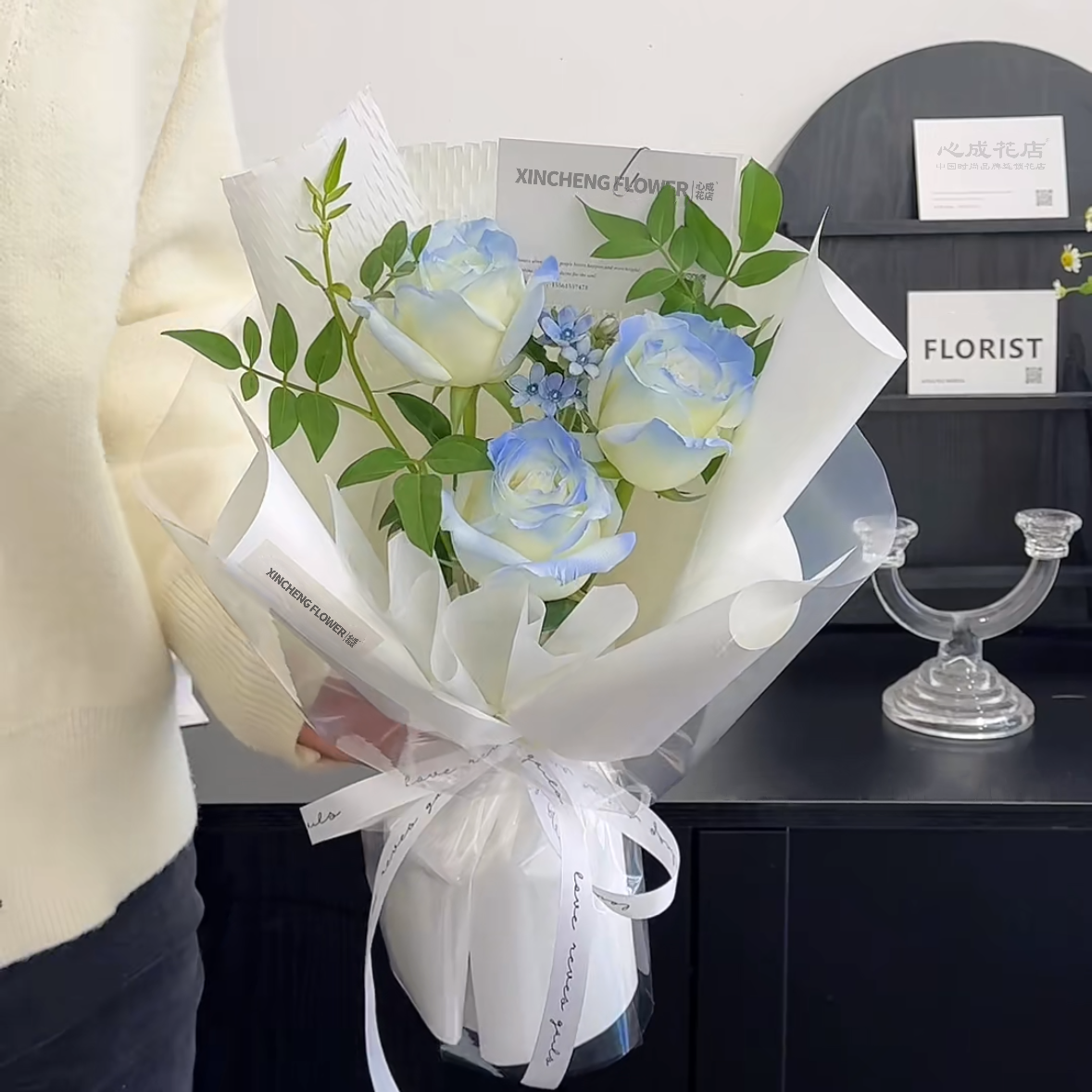 幸运女神/3朵碎冰蓝玫瑰花送朋