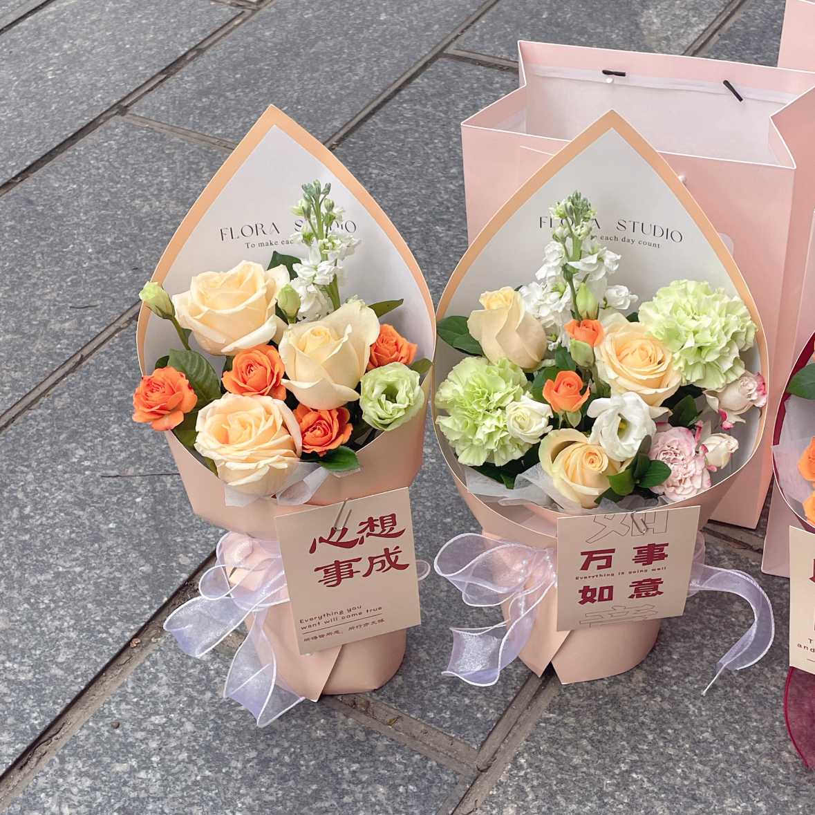 朝花夕拾/香槟玫瑰花配康乃馨精