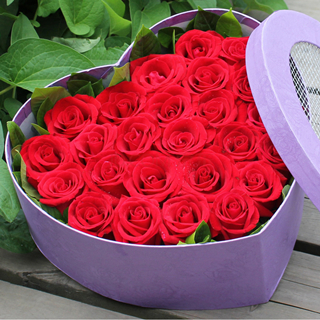 咖啡心情——29朵红玫瑰花+精美心形礼盒盛放