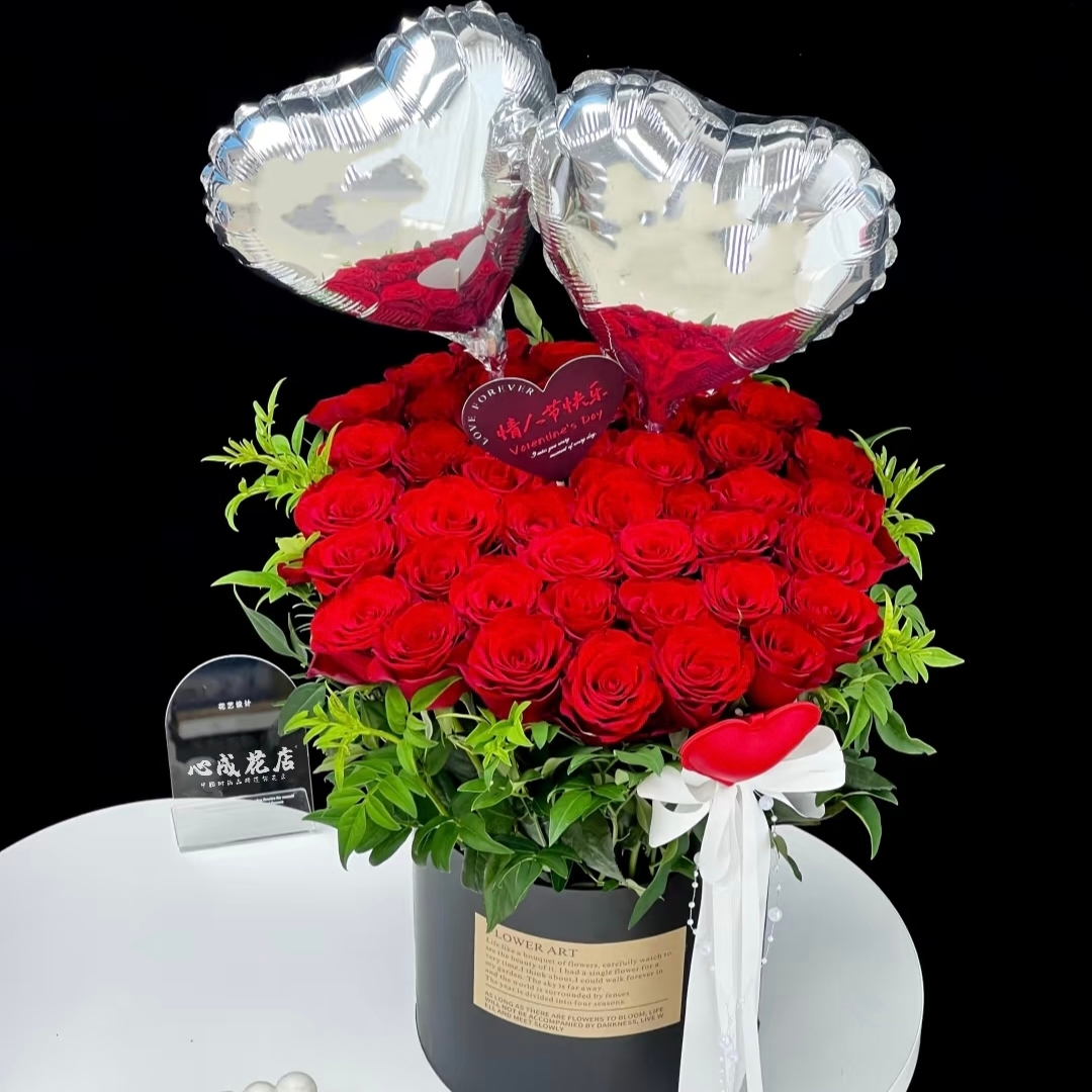 奢宠/33朵红玫瑰配爱心气球精