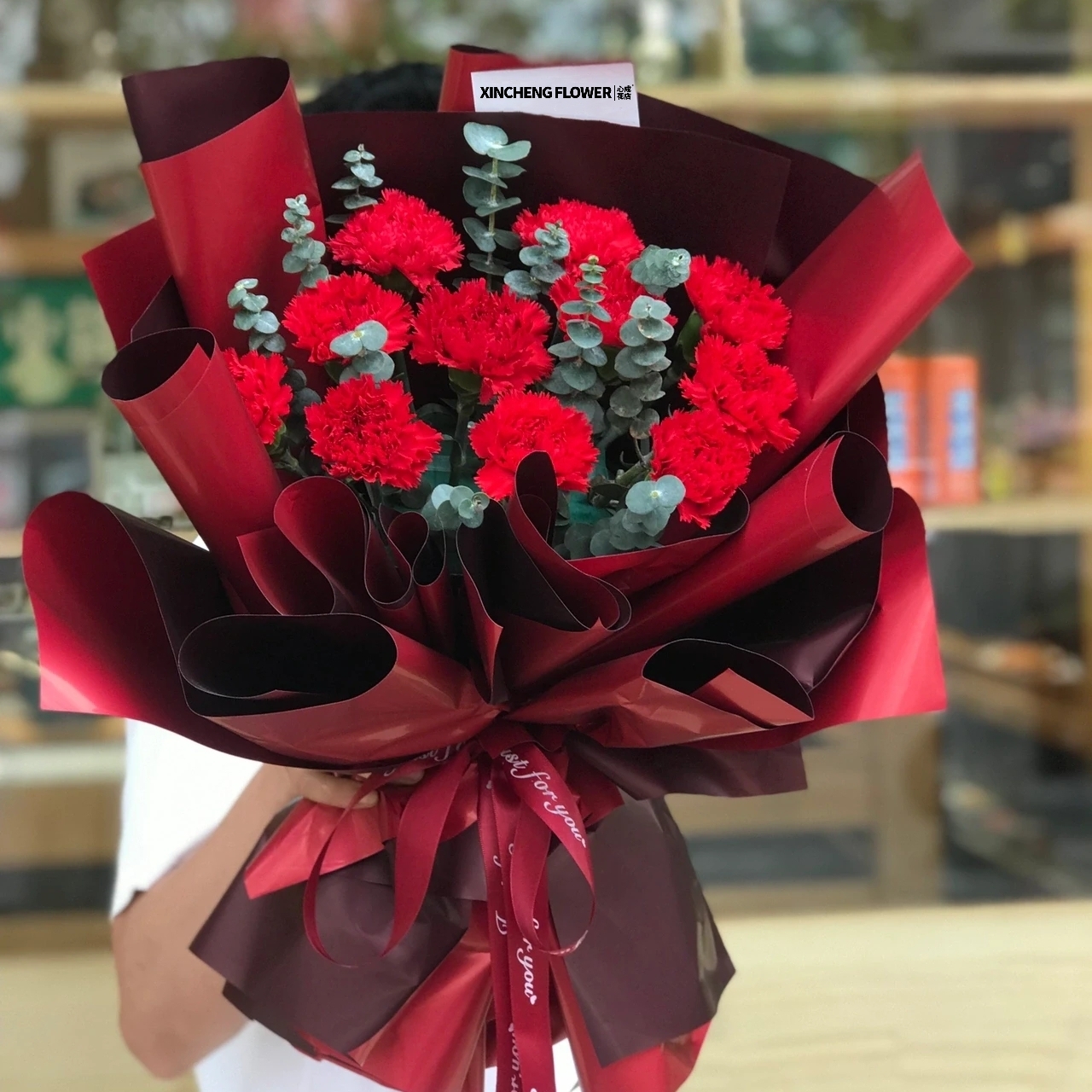 拥抱幸福/11朵红色康乃馨精美包装送妈妈送长辈送朋友健康长寿生日花礼物