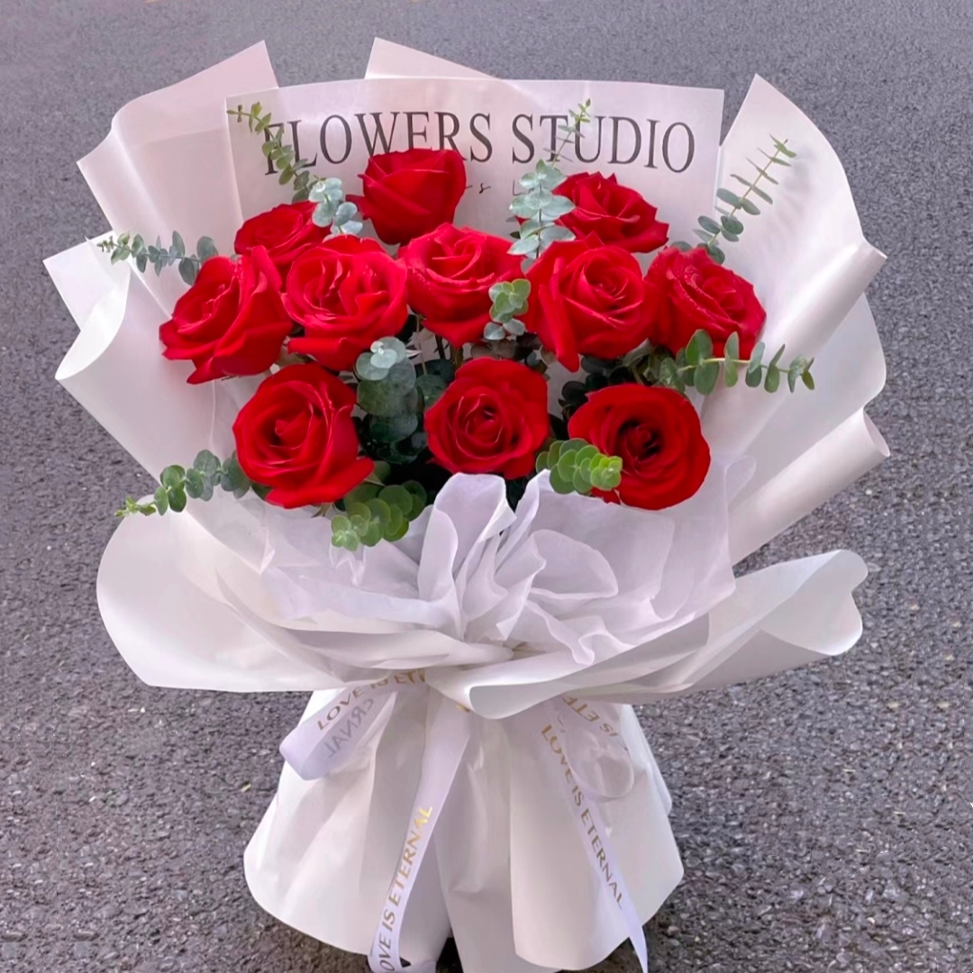 不期而遇/11朵红玫瑰花配尤加