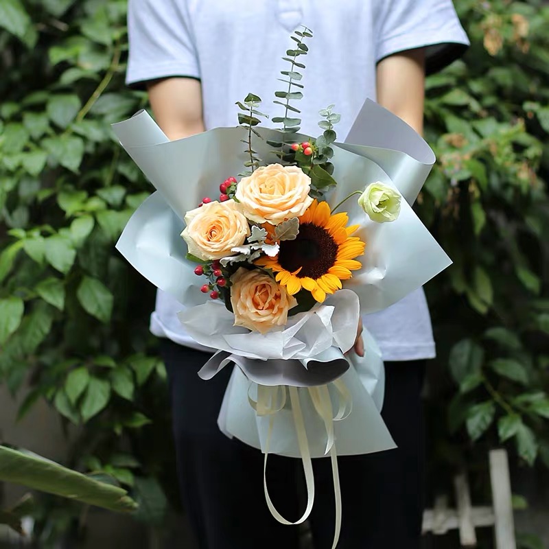 您的怀抱-1朵向日葵+3朵香槟