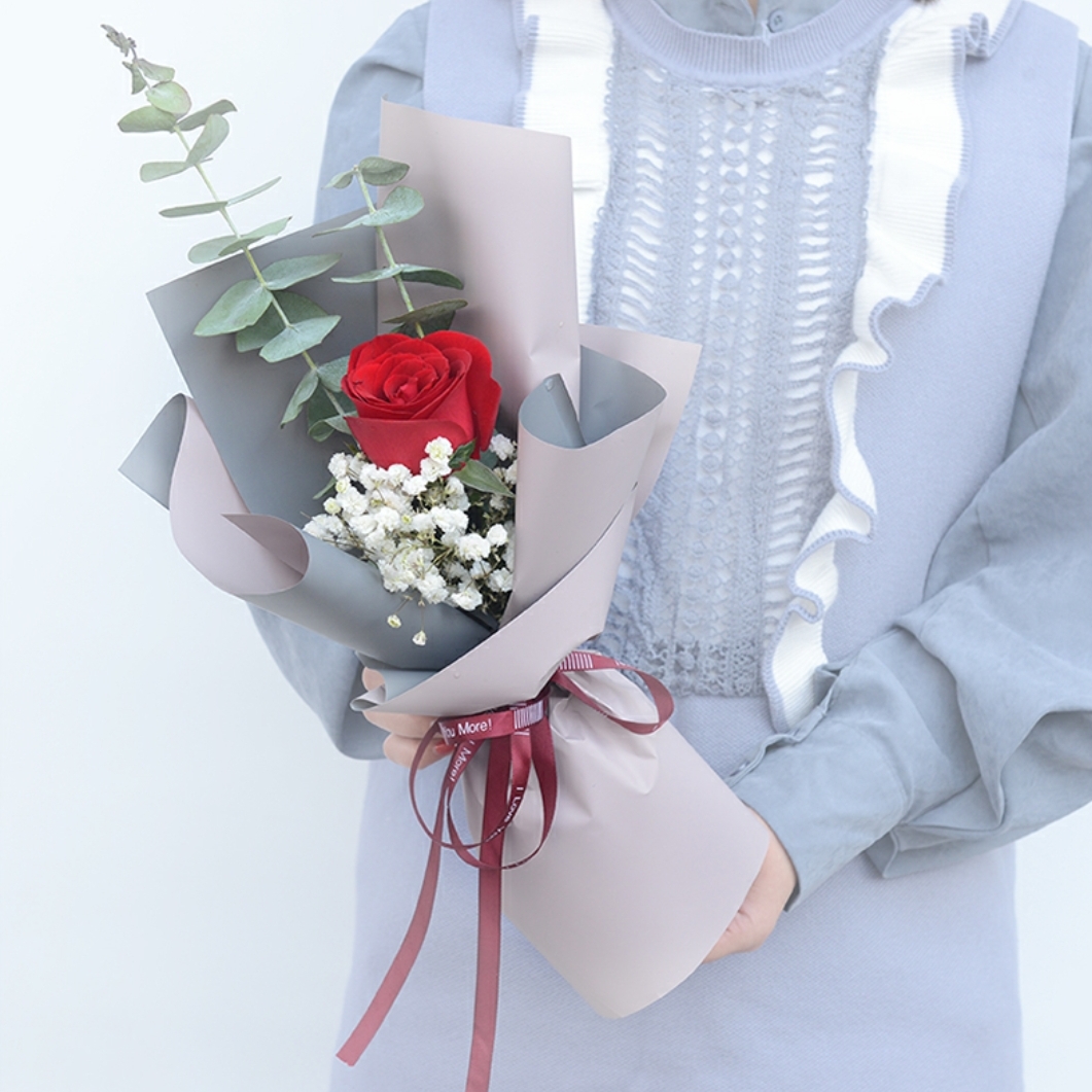 心花怒放-1朵红玫瑰花配满天星尤加利精美花束包装