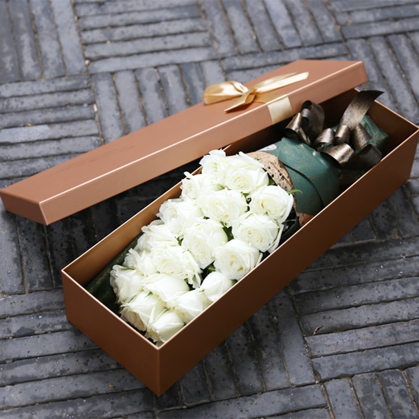 纯纯的爱——18朵白玫瑰花精美