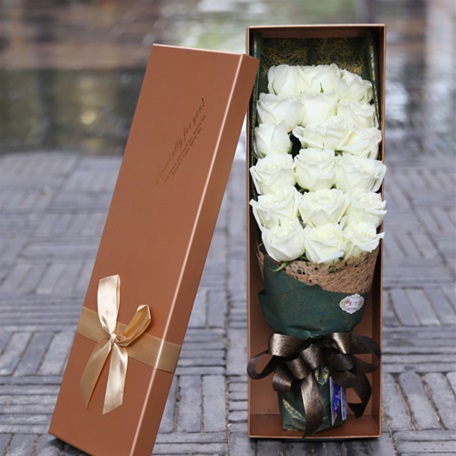 纯纯的爱——18朵白玫瑰花精美