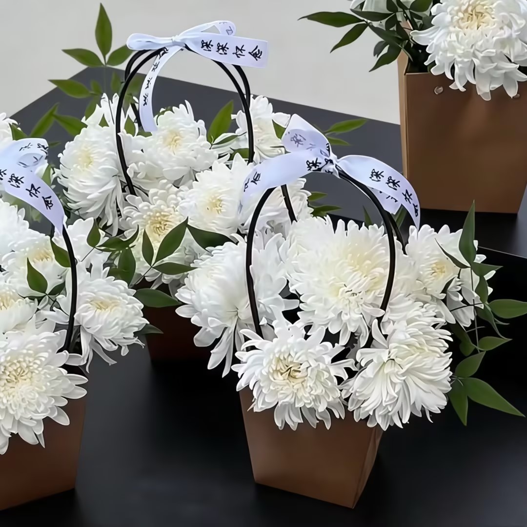 追思/白菊花小花篮洁白无暇扫墓